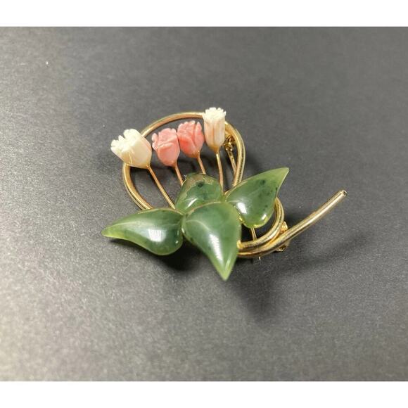 Vintage Faux Jade & Coral White Carved Rose Buds Gold Tone Pin Brooch - Picture 2 of 11